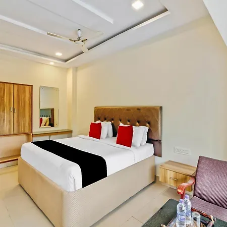Capital O 43238 The Taj Regency Hotel 3*